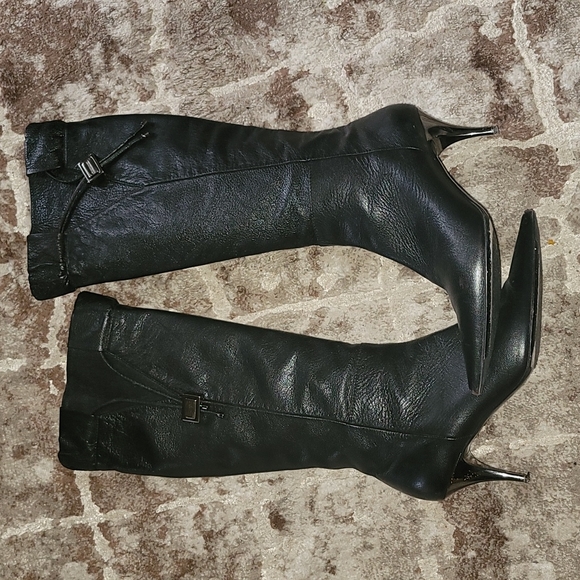 Burberry leather boots - Picture 2 of 9